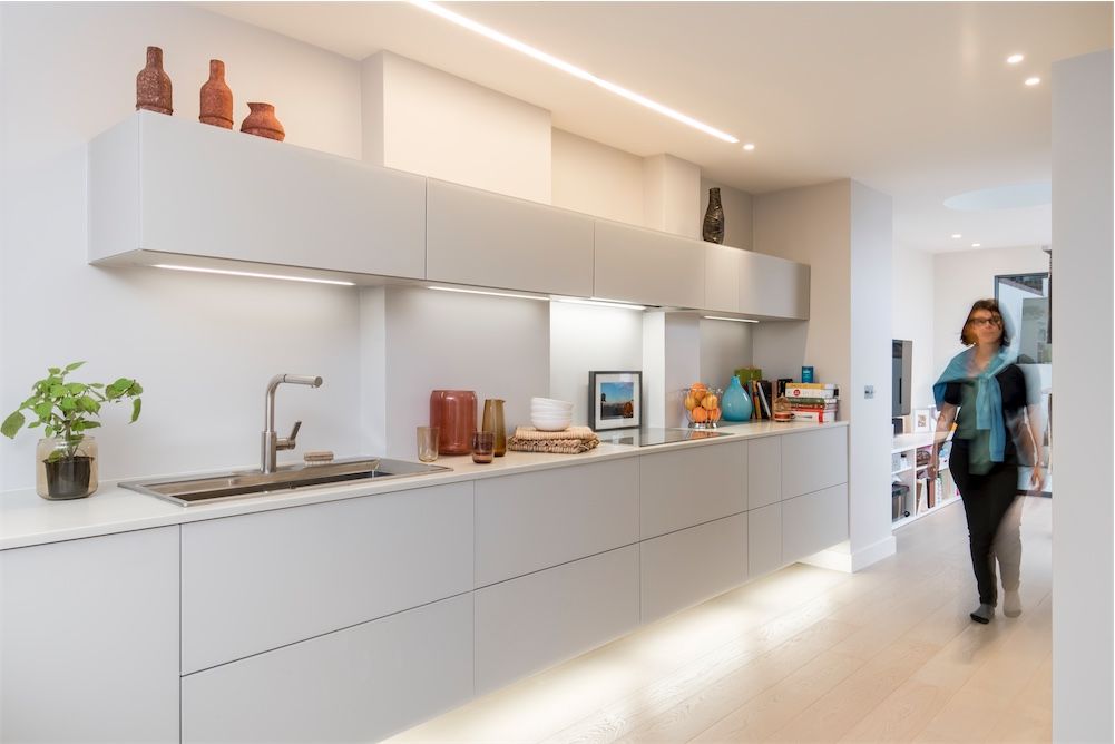 Maisonette in Maida Vale, Studio 29 Architects ltd Studio 29 Architects ltd Cocinas de estilo moderno kitchen island,white kitchen,linear kitchen