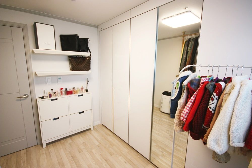 [홈라떼] 화사하고 블링블링한 30평대 홈스타일링, homelatte homelatte Modern dressing room