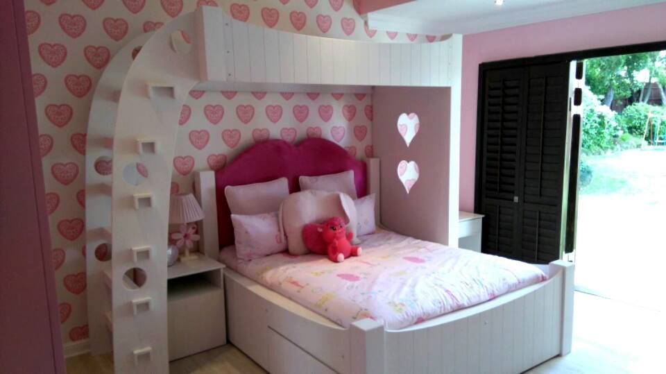 Completed bedroom for young teenager girl CKW Lifestyle Associates PTY Ltd Nursery/kid’s room Solid Wood Multicolored