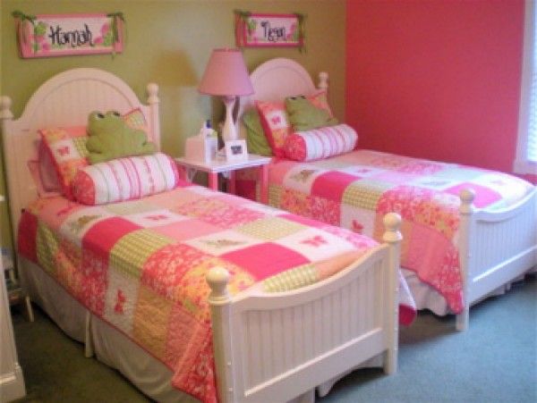 Colourful room for twin girls CKW Lifestyle Associates PTY Ltd Colonial style nursery/kids room Engineered Wood Transparent