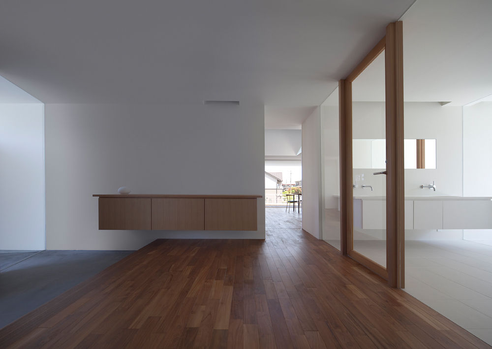 七隈の家, 森裕建築設計事務所 / Mori Architect Office 森裕建築設計事務所 / Mori Architect Office Modern corridor, hallway & stairs