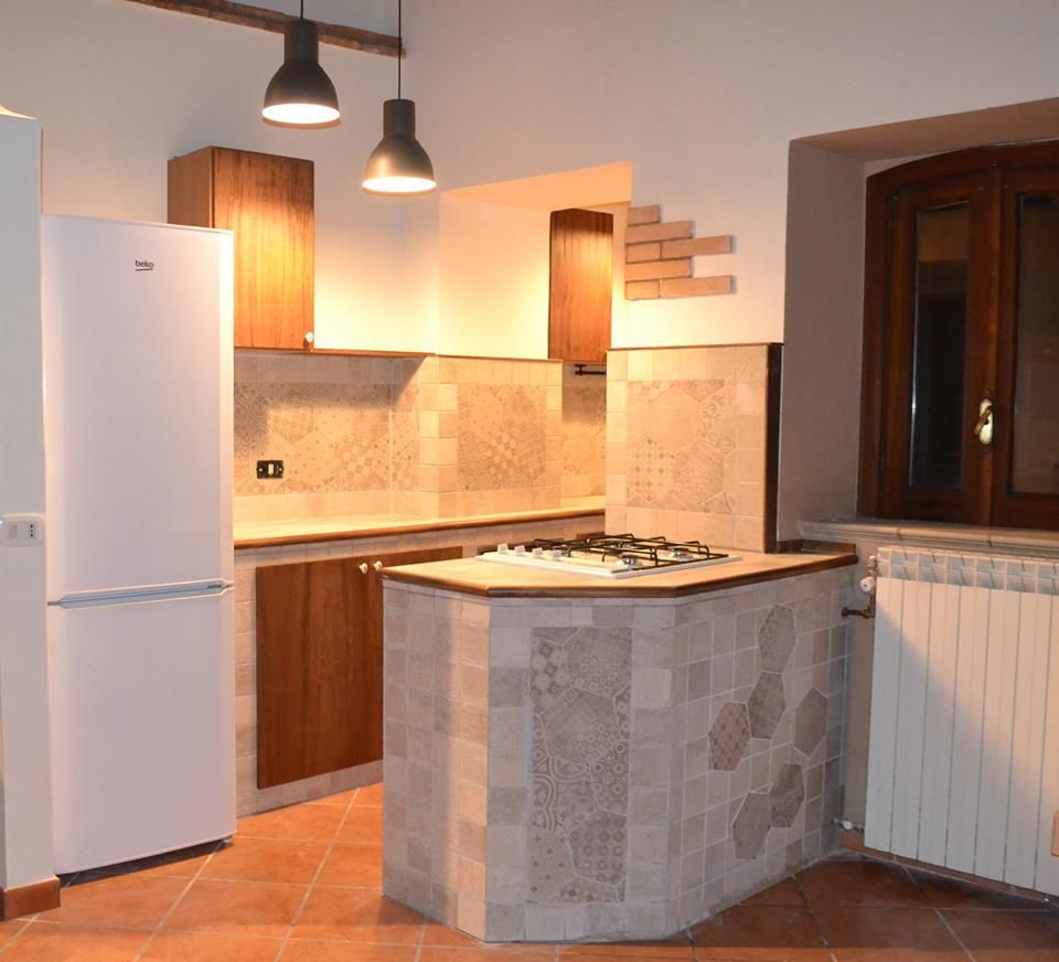 Una "grande" cucina in un piccolo spazio!, T.A. arredo_arredamento su misura T.A. arredo_arredamento su misura Minimalist kitchen
