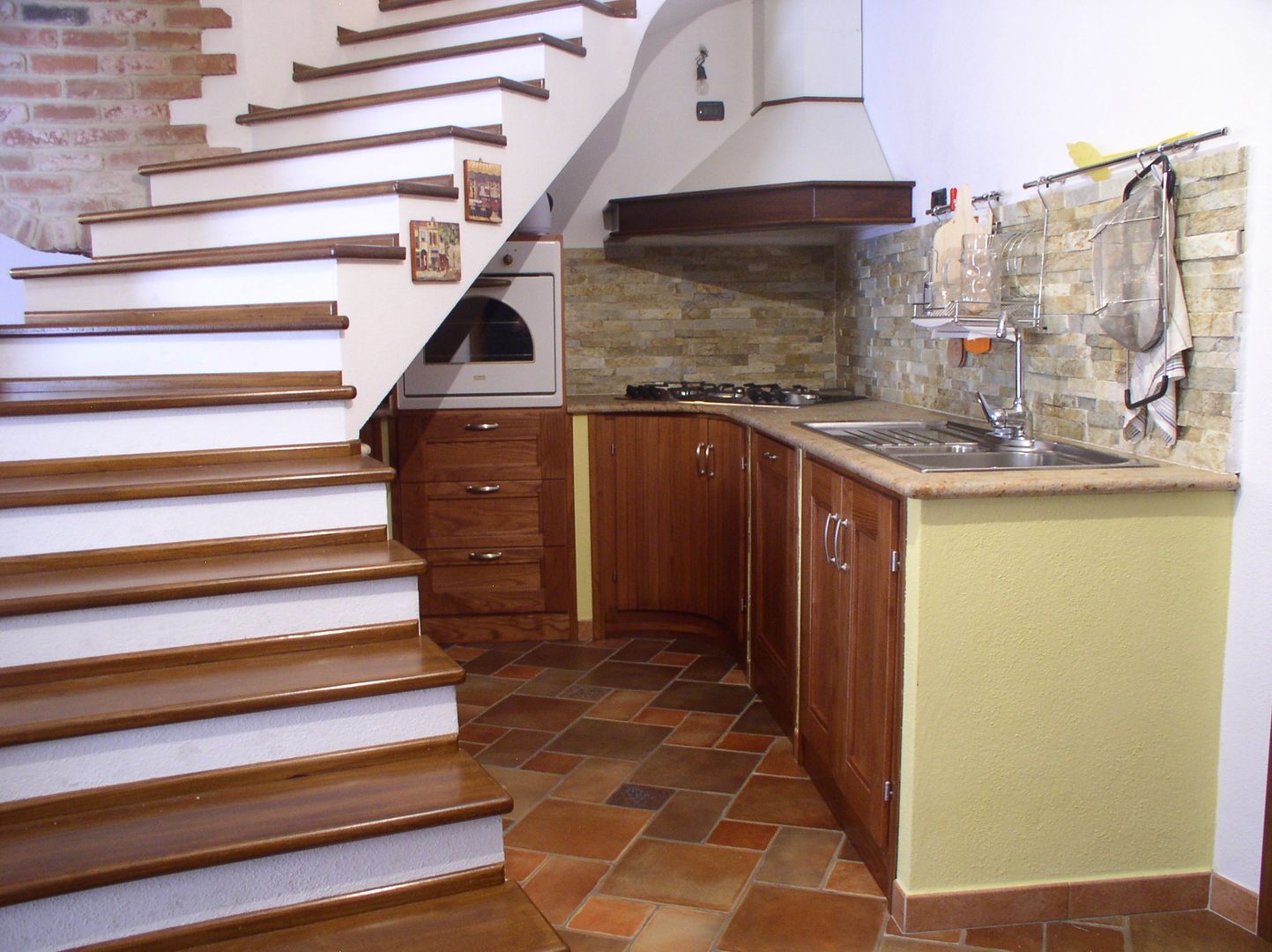 cucina rustica, falegnameria ziranu di balvis falegnameria ziranu di balvis Rustic style kitchen Solid Wood Multicolored
