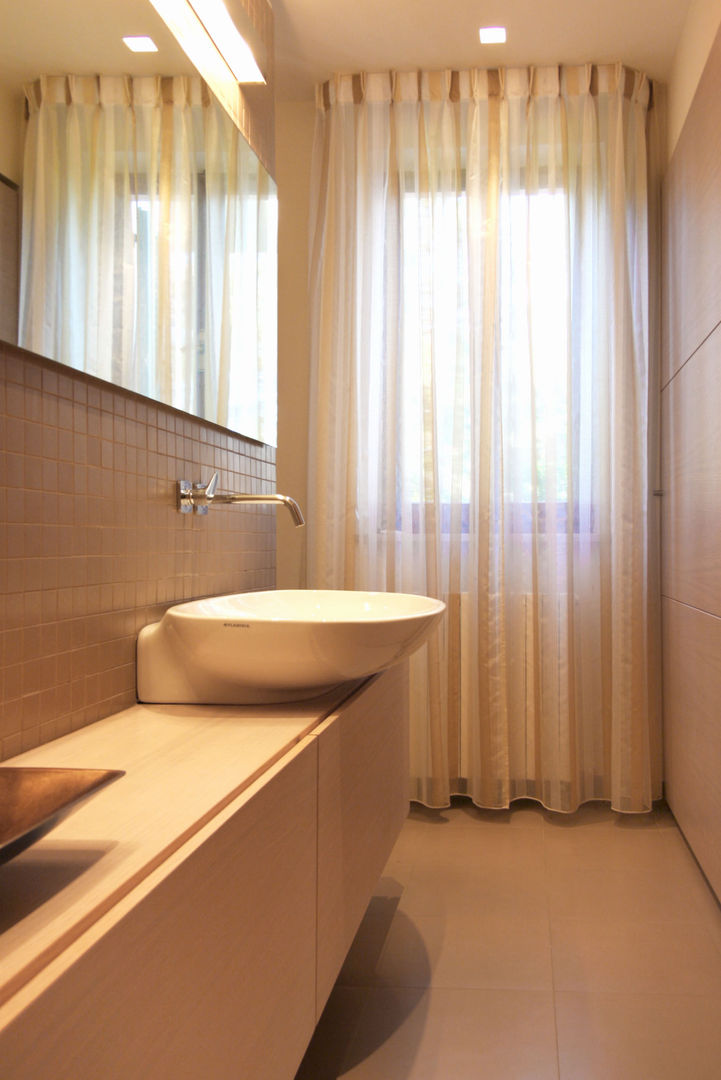 ristrutturazione e restyling di un bagno, Flavia Benigni Architetto Flavia Benigni Architetto Modern style bathrooms