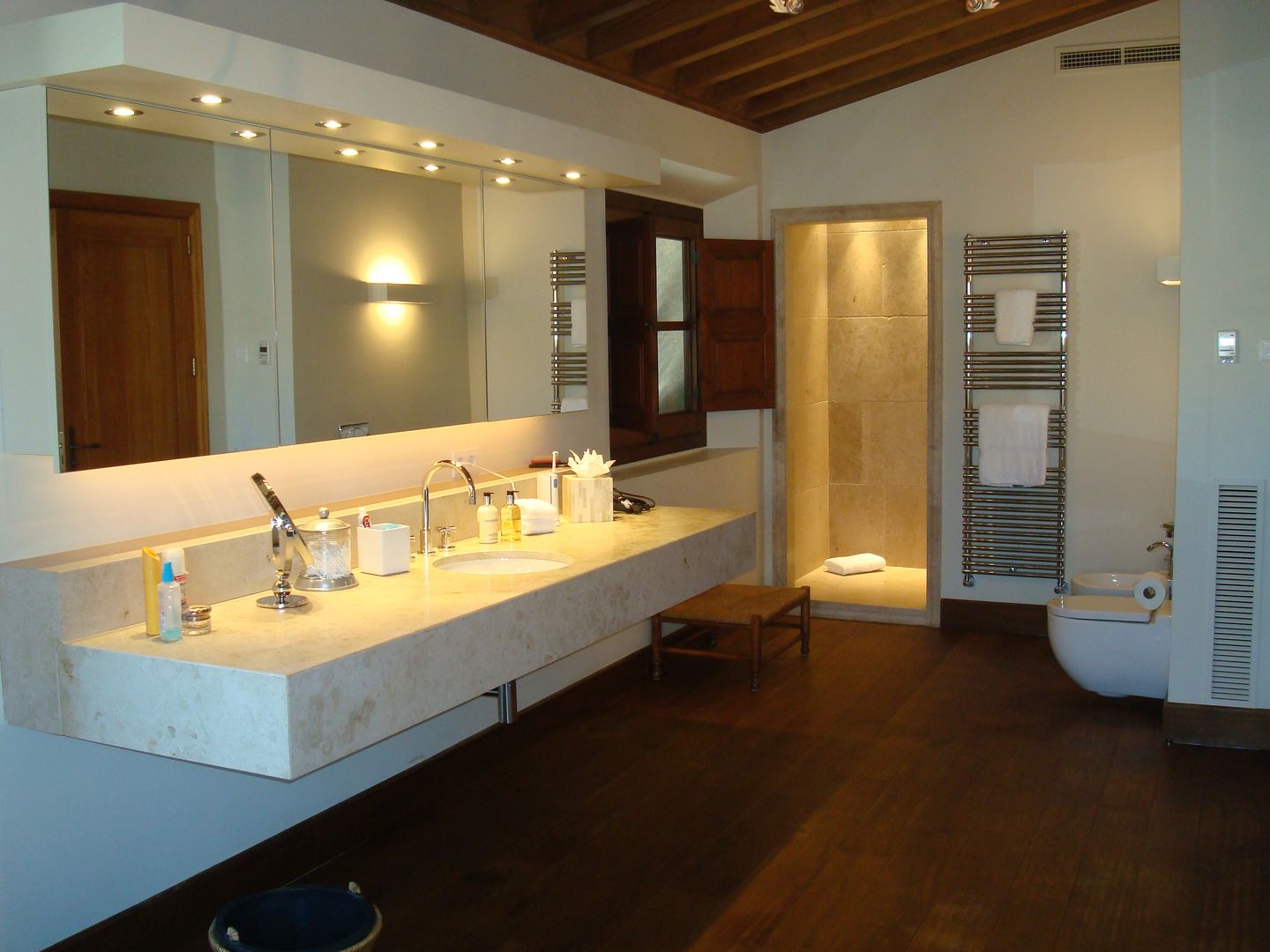 Refurbishment of existing house in Soller, Tono Vila Architecture & Design Tono Vila Architecture & Design Modern bathroom