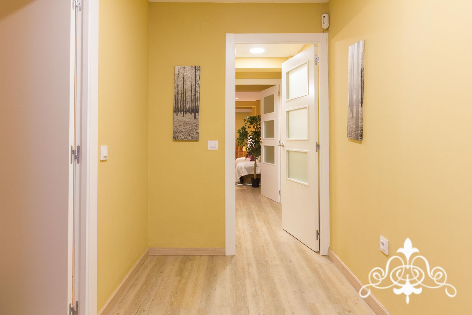 VIVIENDA EN C/RABASSA, BARCELONA, Espai Interior Home Staging Espai Interior Home Staging Koridor & Tangga Modern