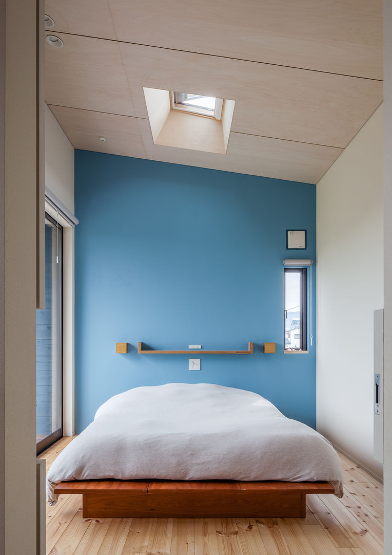 緩斜面の家, 株式会社リオタデザイン 株式会社リオタデザイン Eclectic style bedroom