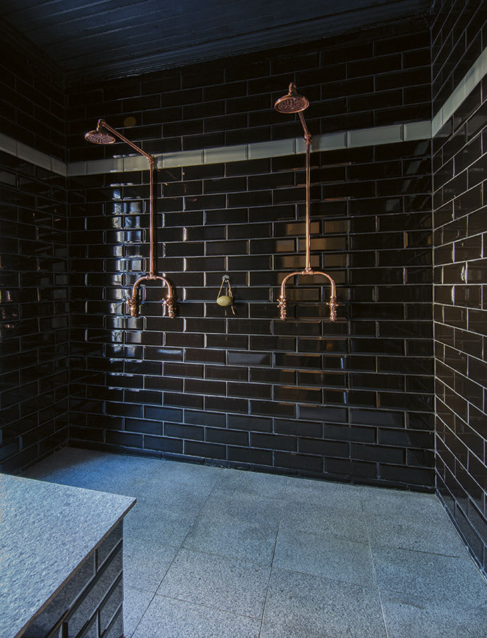 The Black House, Etienne Hanekom Interiors Etienne Hanekom Interiors Bathroom سرامک