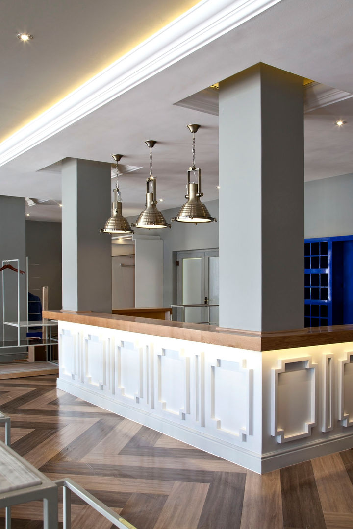For the Golfer, Etienne Hanekom Interiors Etienne Hanekom Interiors Commercial spaces White Offices & stores