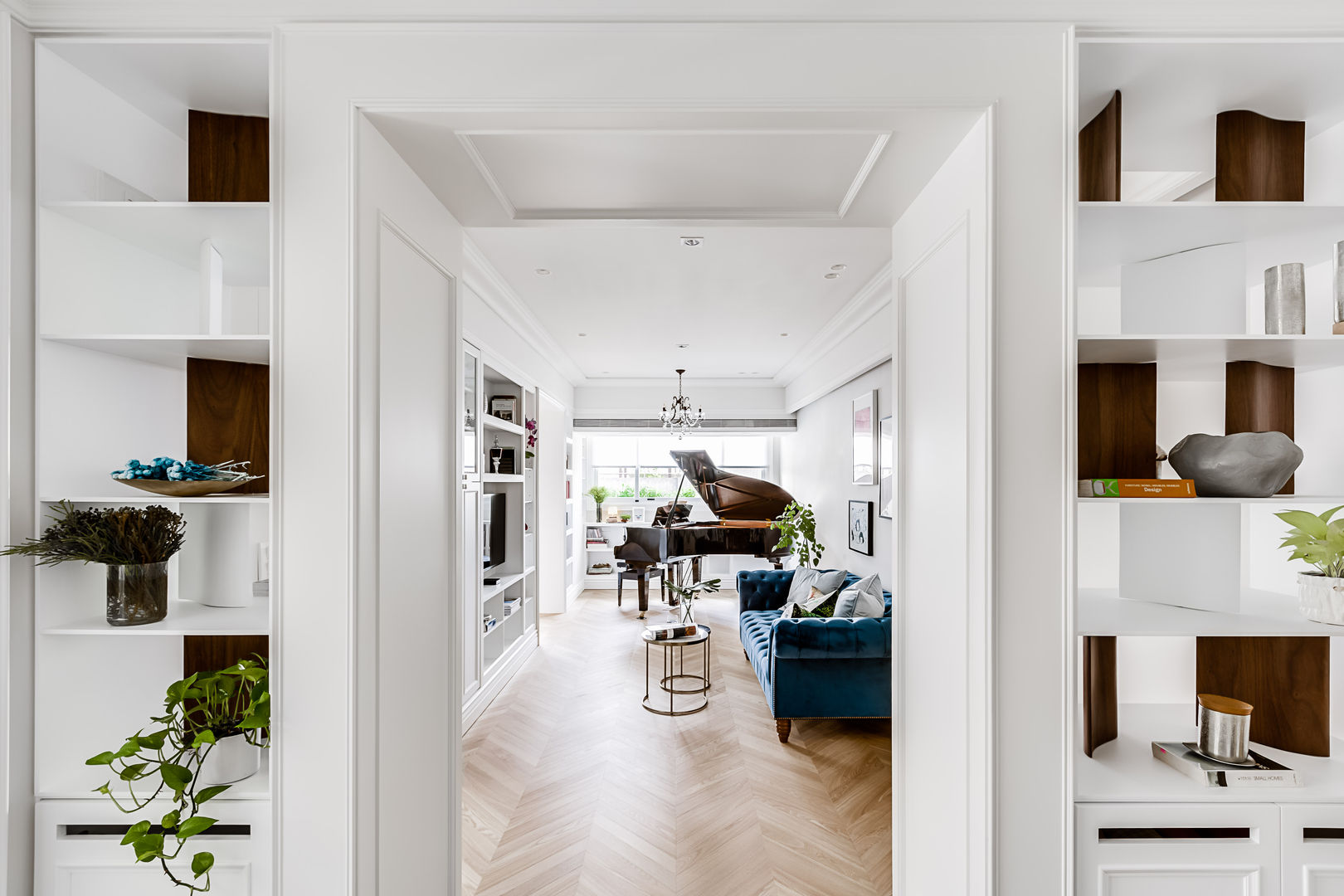 法式居所/ The French Charm, 爾聲空間設計有限公司 爾聲空間設計有限公司 Classic style balcony, veranda & terrace Wood Wood effect