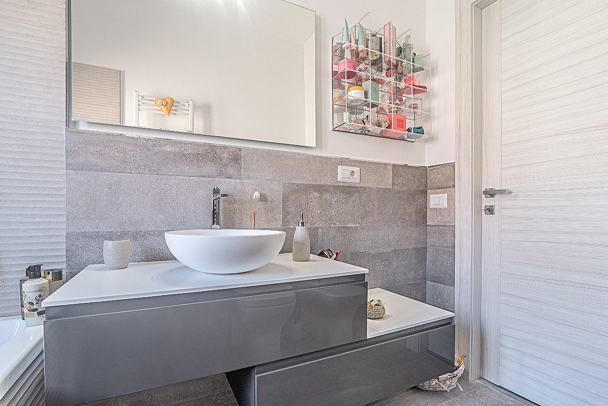 Ristrutturazione appartamento di 95mq Roma, Collatino, Facile Ristrutturare Facile Ristrutturare Modern bathroom