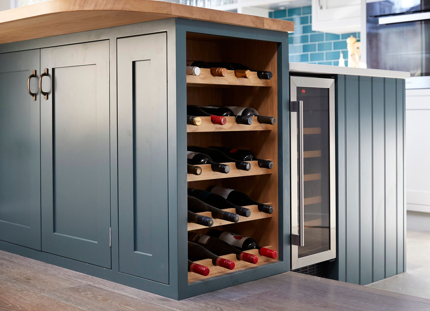 Friern Barnet 1 Laura Gompertz Interiors Ltd Klassieke keukens winerack,bespoke winerack,winestorage,bar,contemporary kitchen