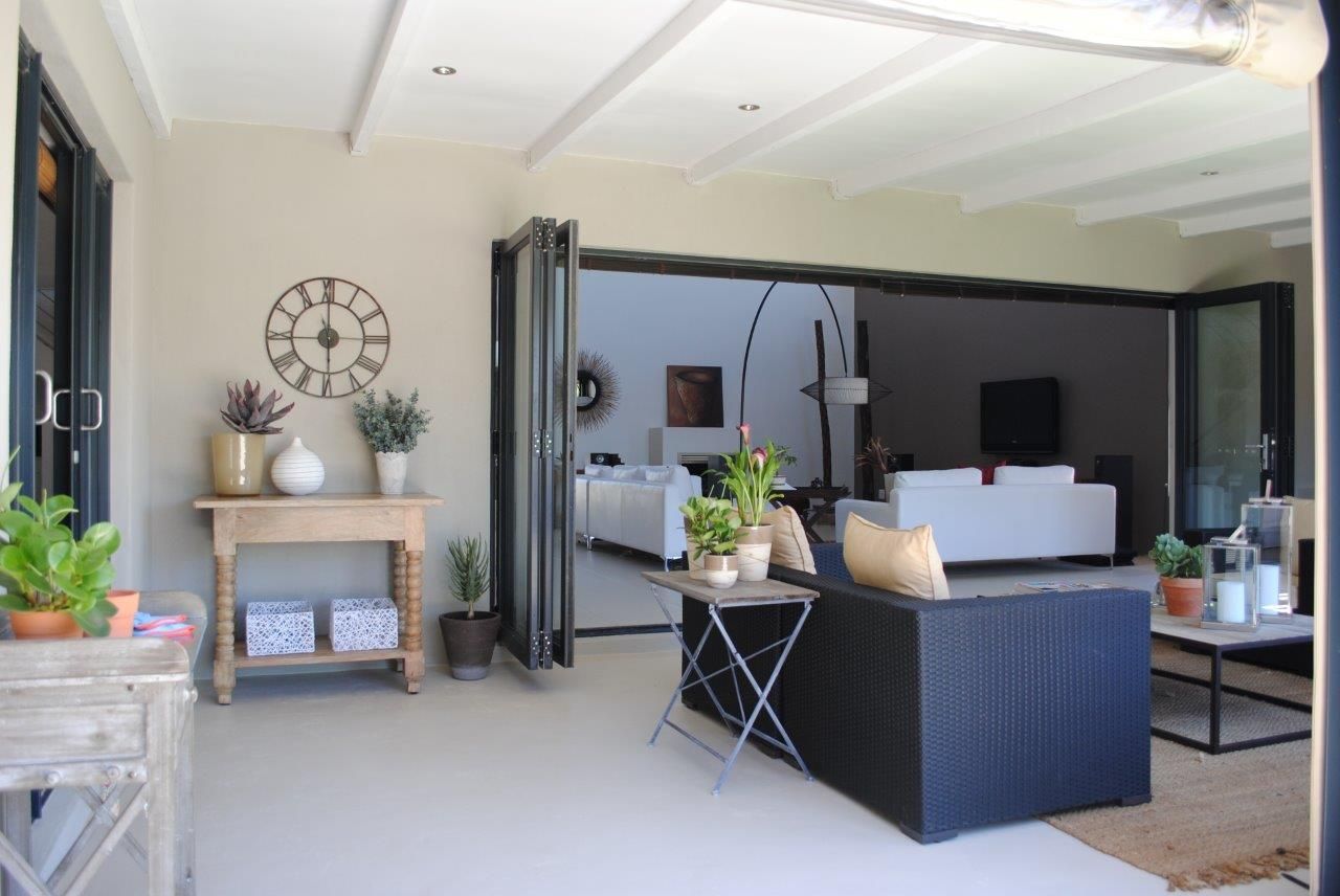 Welgevonden Estate, Durbanville, Salomé Knijnenburg Interiors Salomé Knijnenburg Interiors بلكونة أو شرفة