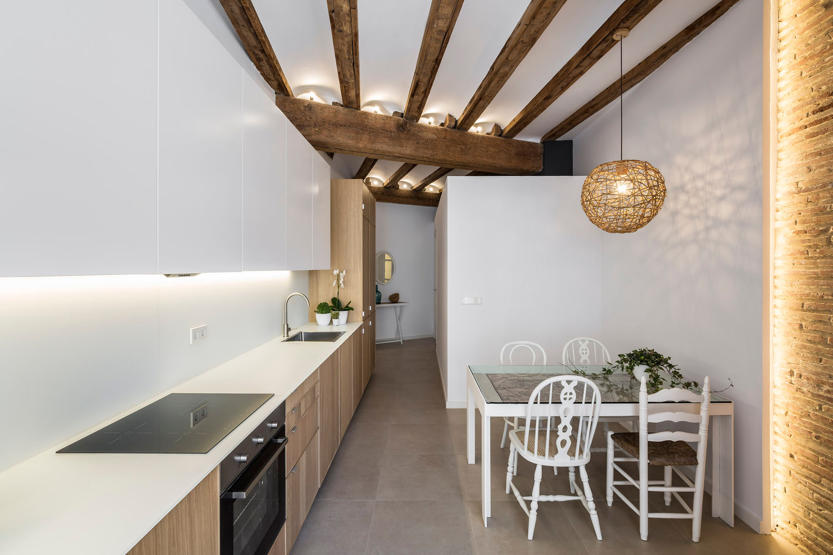 reforma vivienda en el carmen, versea arquitectura versea arquitectura 地中海デザインの キッチン