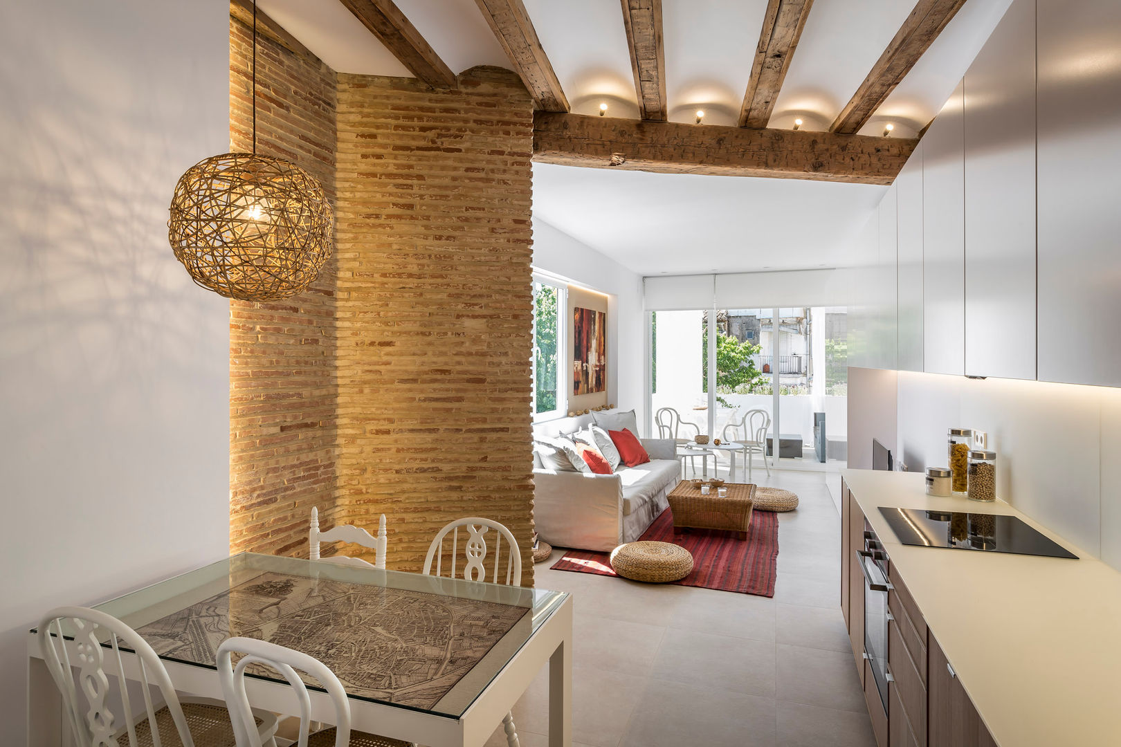 reforma vivienda en el carmen, versea arquitectura versea arquitectura Mediterranean style dining room