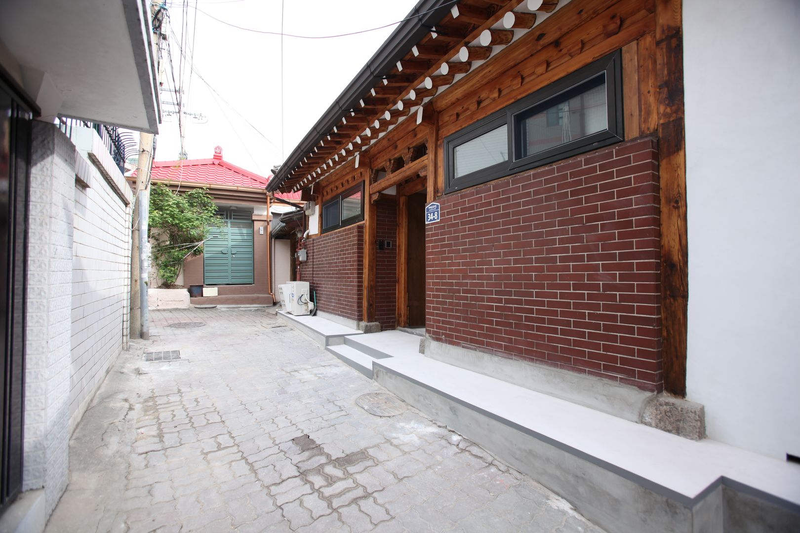 누하동 한옥, obrick obrick Classic style corridor, hallway and stairs