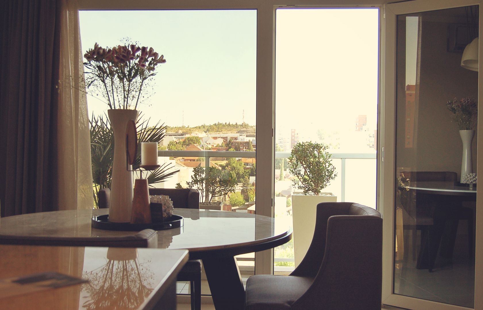 Vivienda PG, Neuquén, ARKIZA ARKIZA Modern dining room