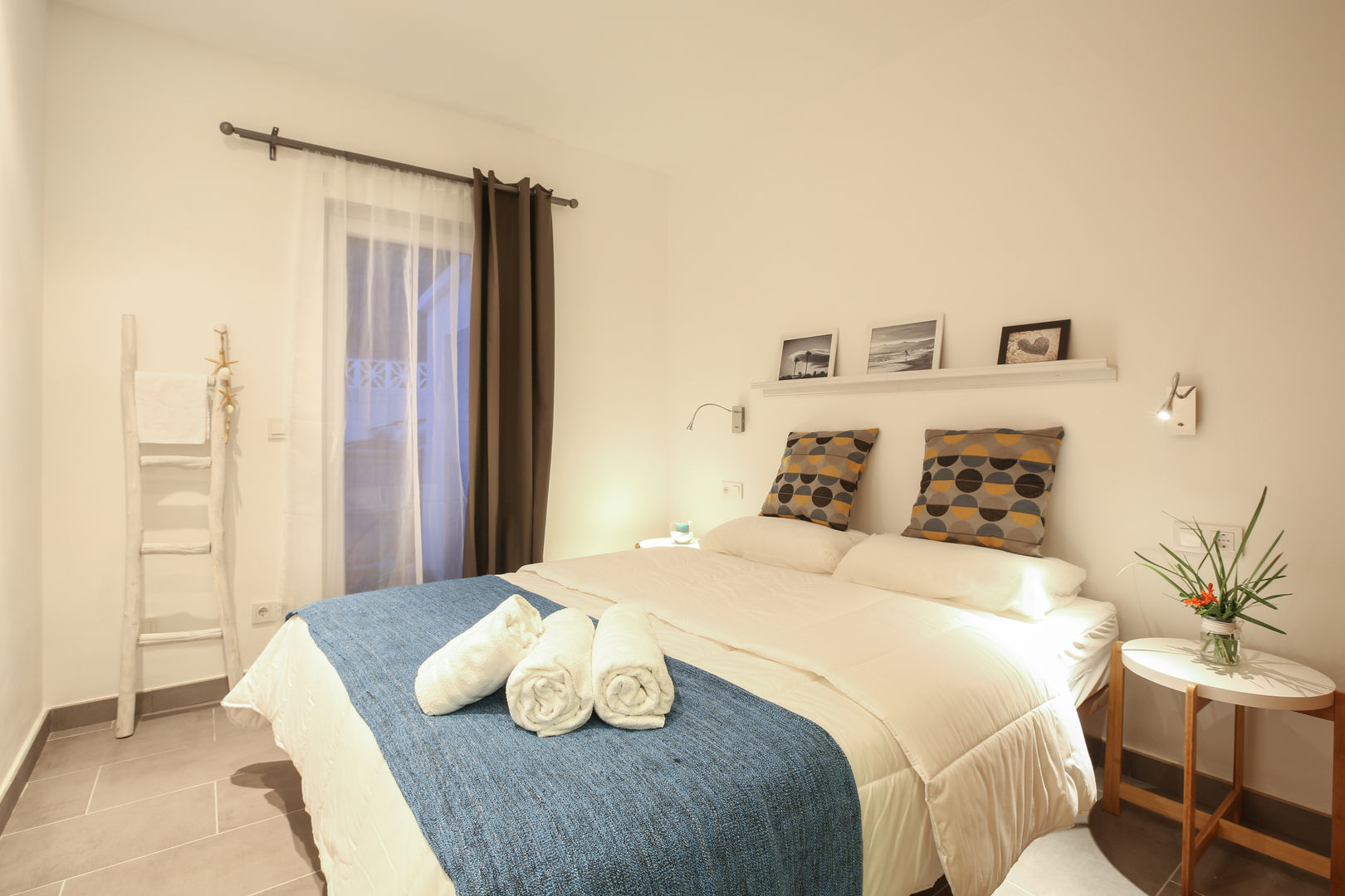 Diseño interior Casa para alquiler vacacional en Marbella, DIKA estudio DIKA estudio 地中海スタイルの 寝室
