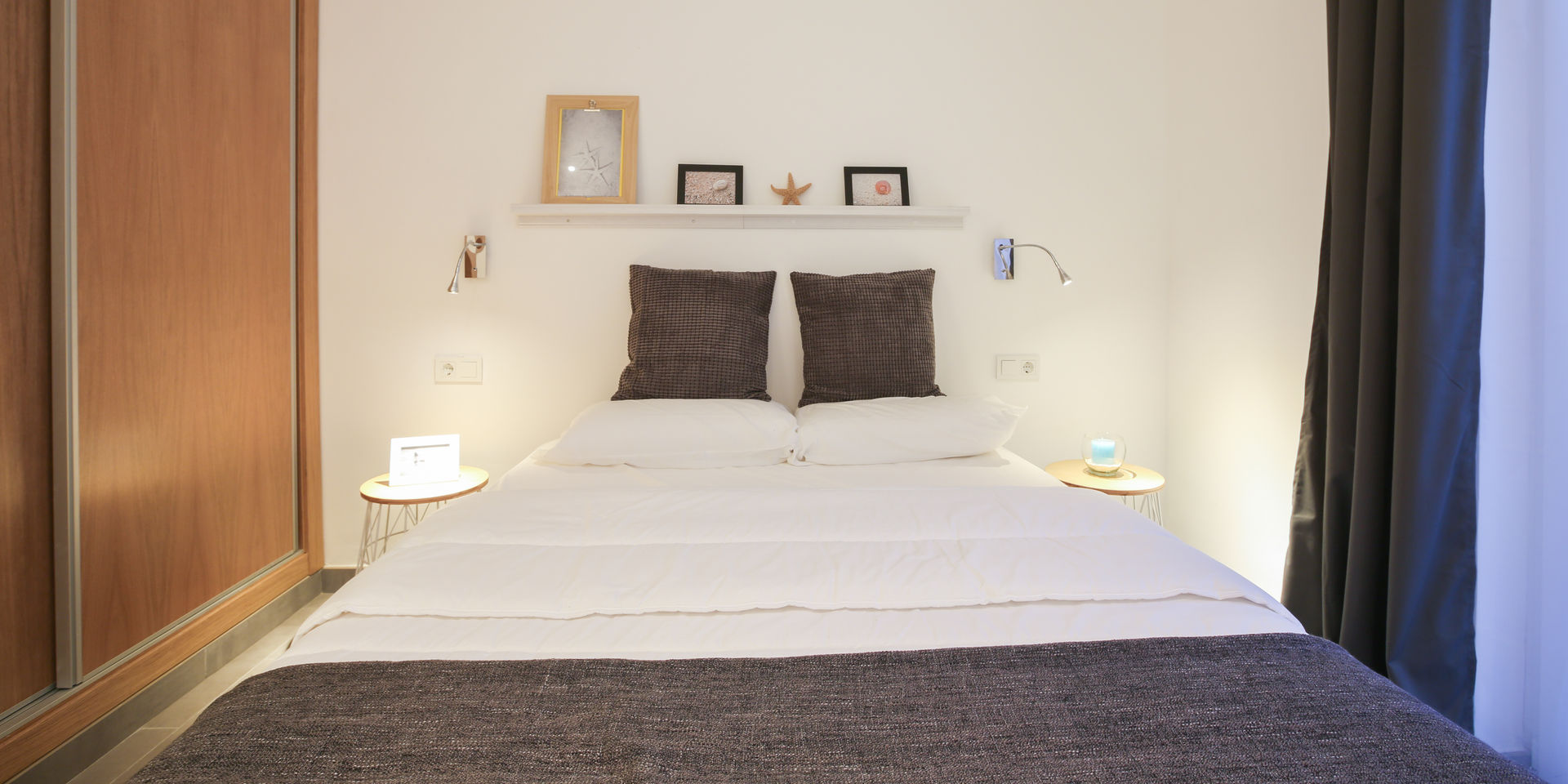Diseño interior Casa para alquiler vacacional en Marbella DIKA estudio Dormitorios de estilo mediterráneo