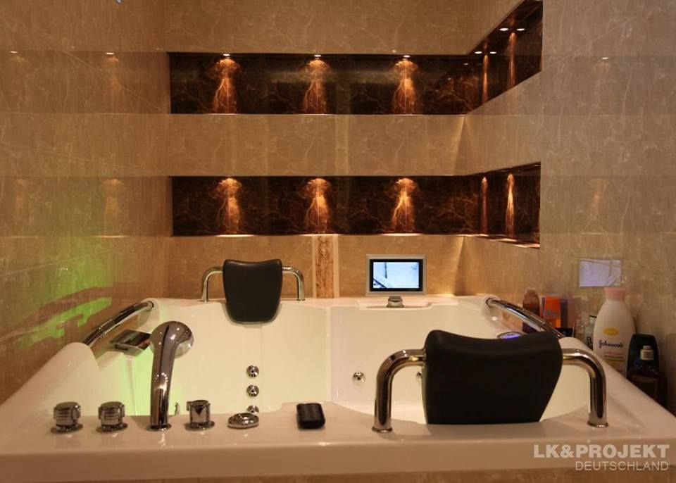 Dieses Haus ist einfach mal anders. Unser Projekt LK&684, LK&Projekt GmbH LK&Projekt GmbH Modern style bathrooms