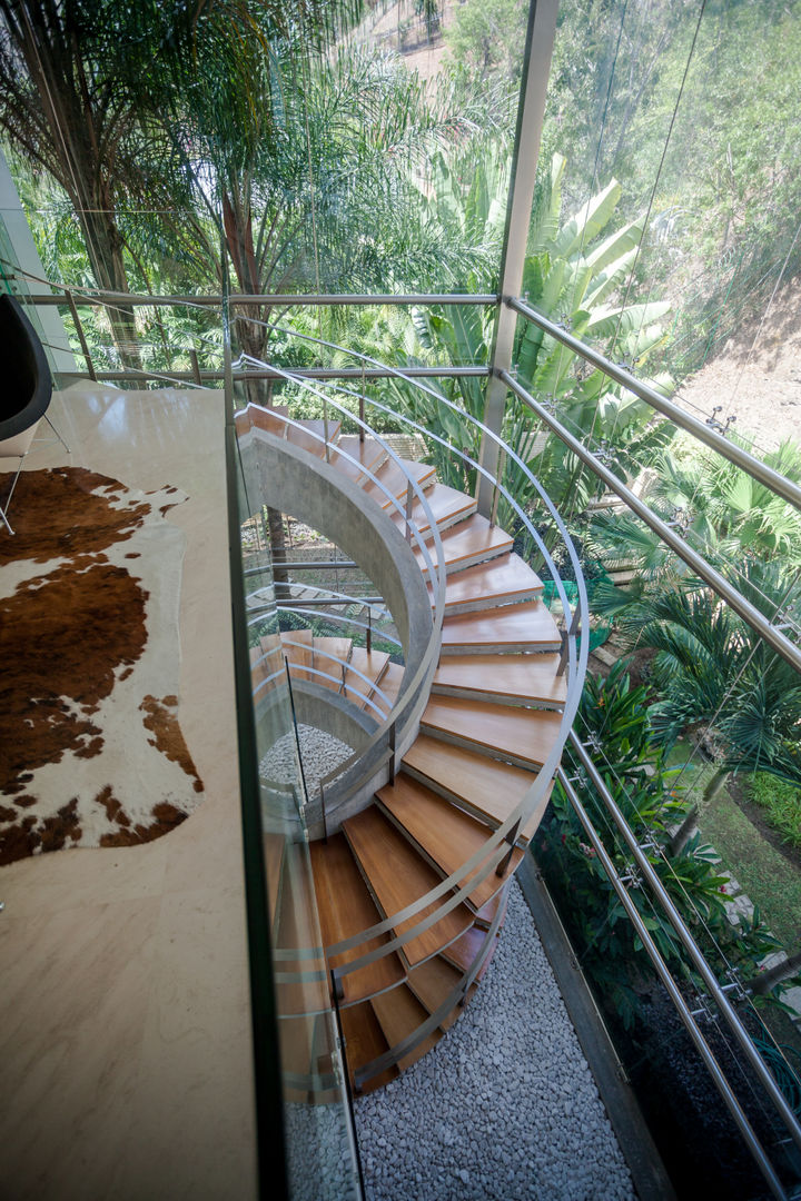 Casa 3, Vivian Dembo Arquitectura Vivian Dembo Arquitectura Modern corridor, hallway & stairs Concrete