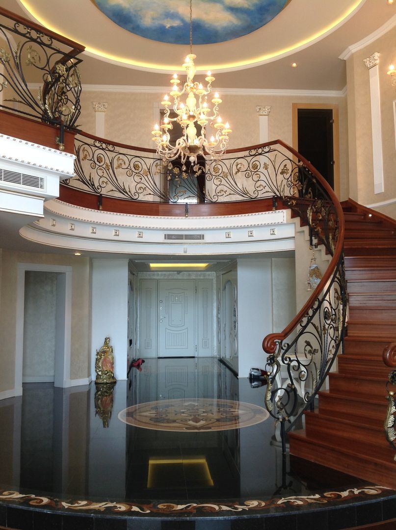 VİLLA K, IPEKMERIC.ınterıors IPEKMERIC.ınterıors Classic style corridor, hallway and stairs