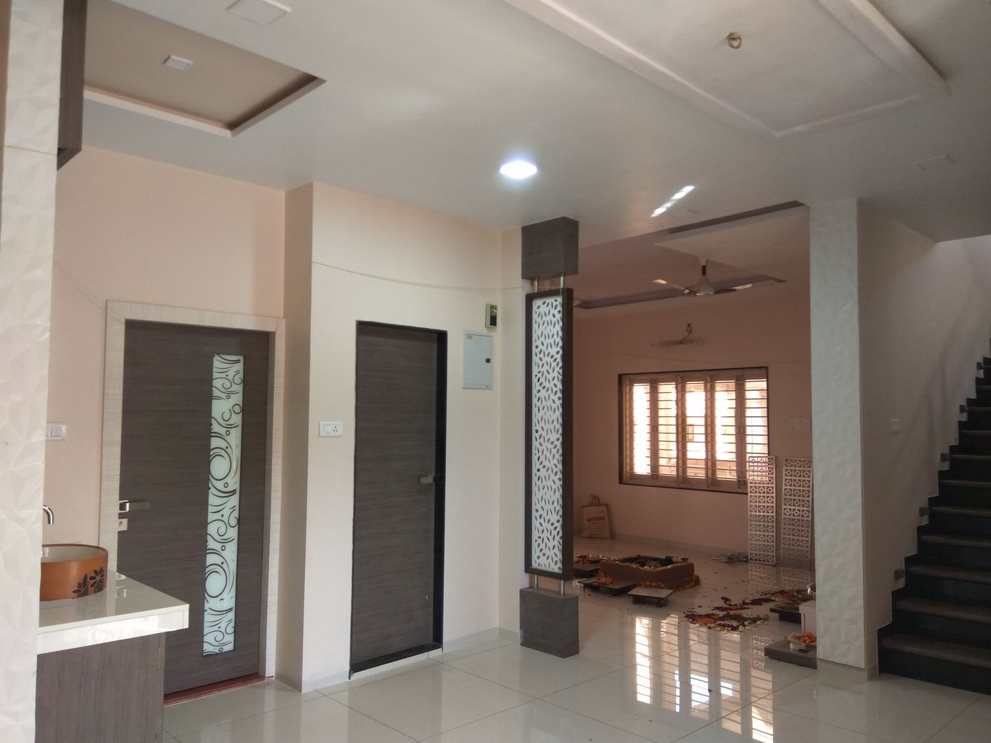 Proposed Interior Of Bungalow., KANAKIA INTERIOR AND CONSULTANCY KANAKIA INTERIOR AND CONSULTANCY Salon moderne