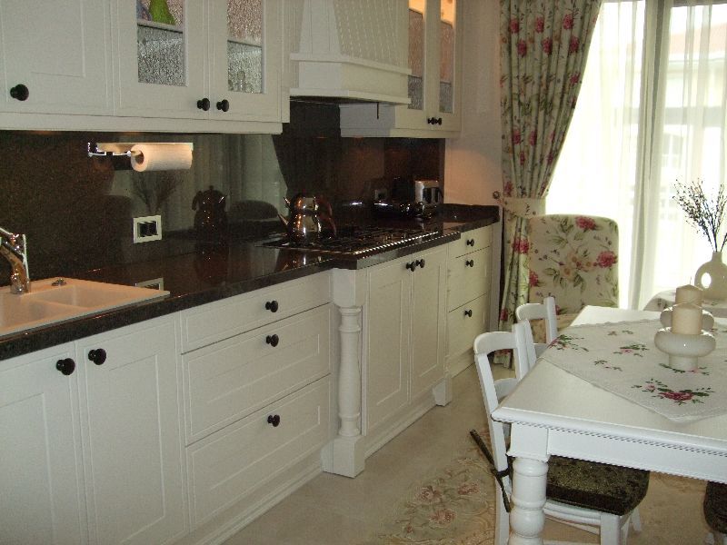 Ataköy Konakları, Öykü İç Mimarlık Öykü İç Mimarlık Classic style kitchen