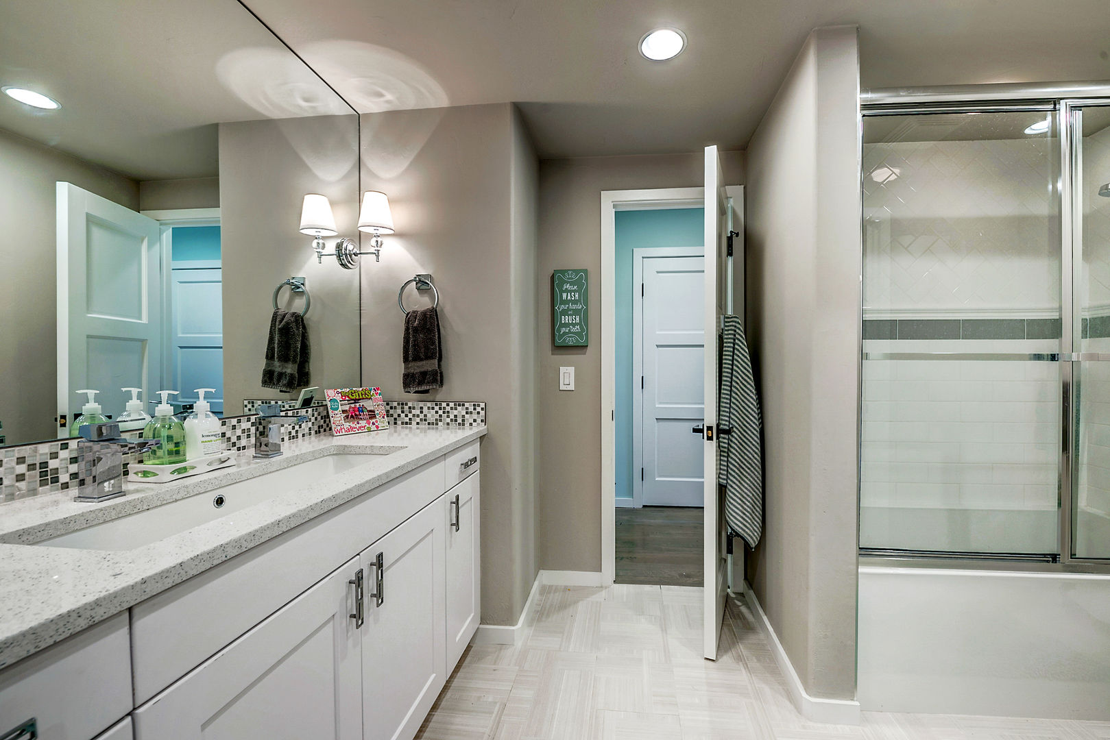 Award Winning Winslow Project, Futurian Systems Futurian Systems Classic style bathroom