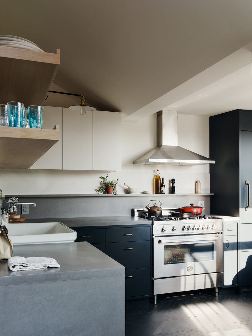 Kitchen with Concrete countertops and white oak shelving homify Modern Mutfak