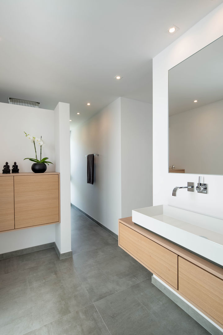 Haus P, Ferreira | Verfürth Architekten Ferreira | Verfürth Architekten Modern bathroom