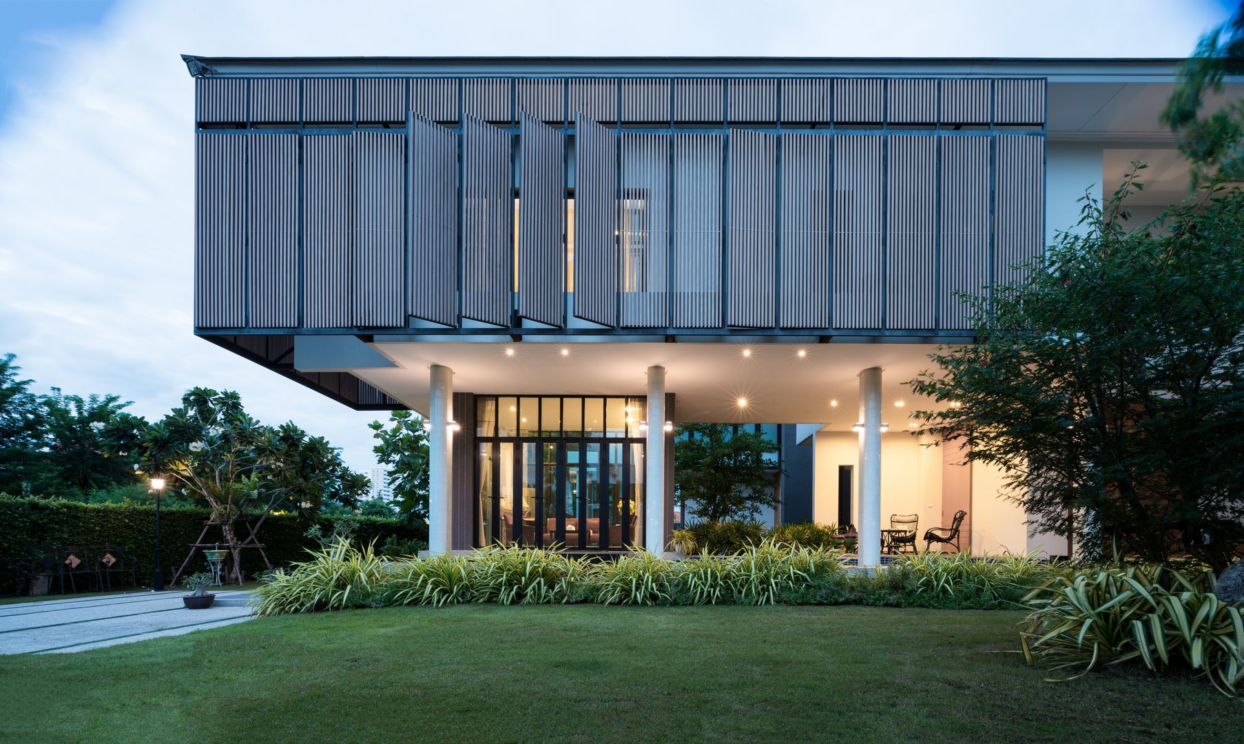 Tiwanon House, Archimontage Design Fields Sophisticated Archimontage Design Fields Sophisticated