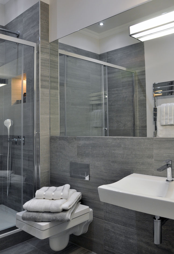 homify Ванная комната в стиле модерн Плитка en suite bathroom,grey bathroom,small bathroom