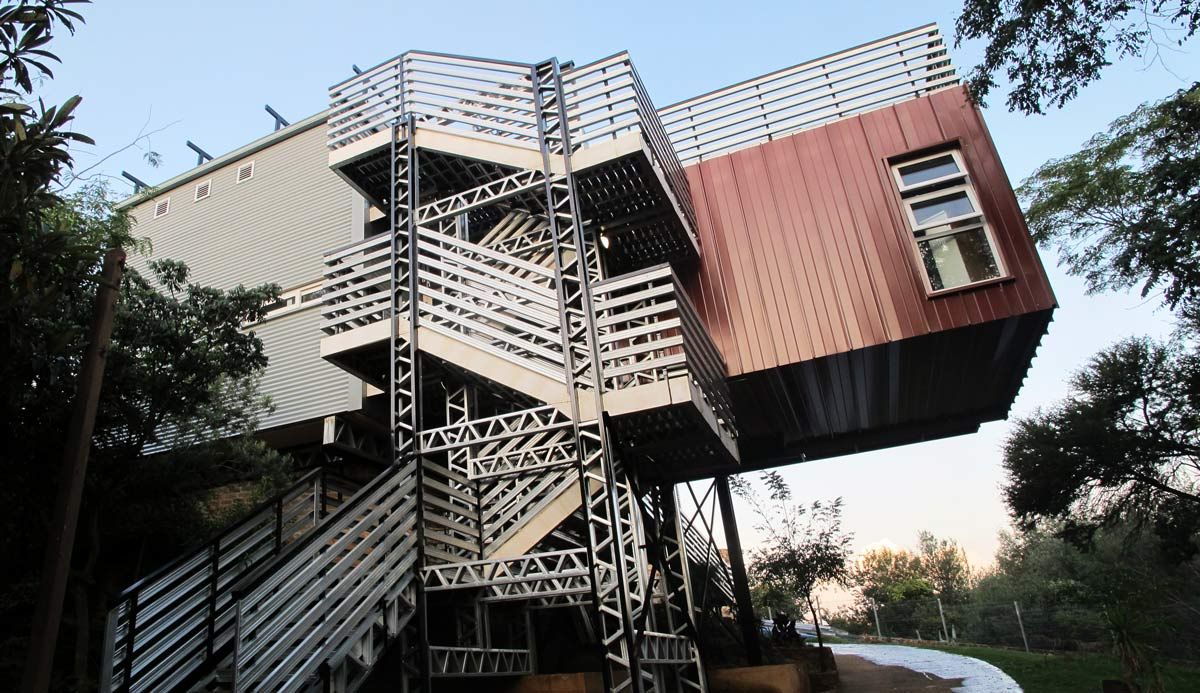 Off the grid house Johannesburg, A4AC Architects A4AC Architects Casas modernas Alumínio/Zinco