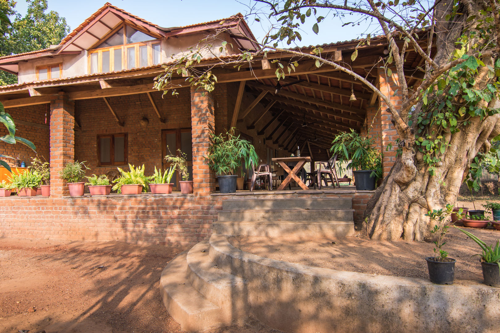 Homestay in Kanha National park, Madhya Pradesh, M+P Architects Collaborative M+P Architects Collaborative Дома в стиле модерн