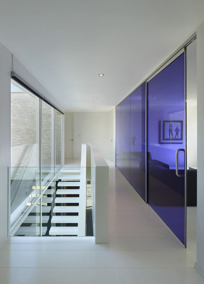 villa N, VAN ROOIJEN ARCHITECTEN VAN ROOIJEN ARCHITECTEN Modern Corridor, Hallway and Staircase