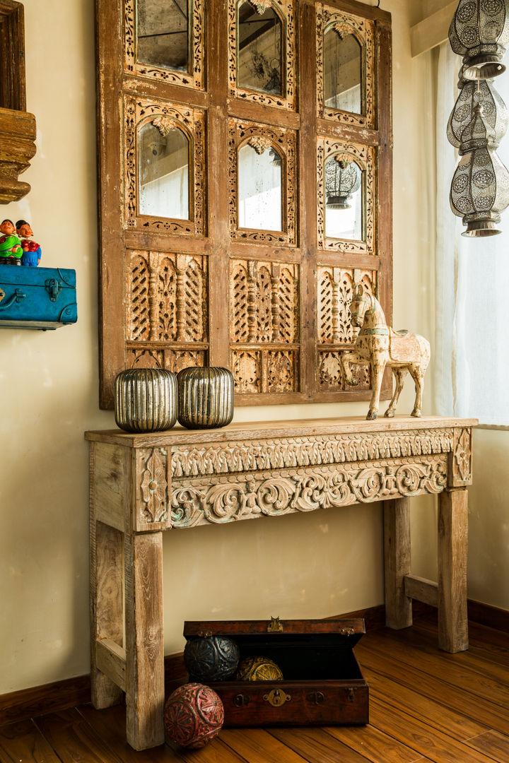 PEACOCK LIFE SHOWROOM, Turiya Lifestyle LLP Turiya Lifestyle LLP Rustic style bedroom Wood Wood effect