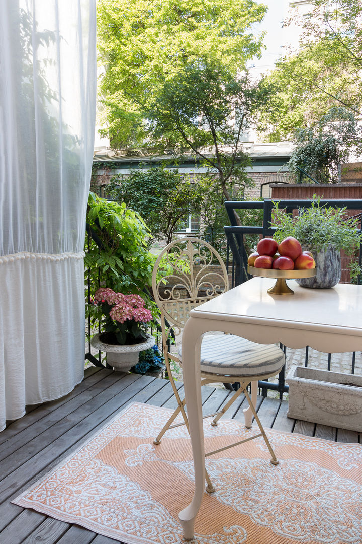 homify Balcones y terrazas clásicos Hierro/Acero