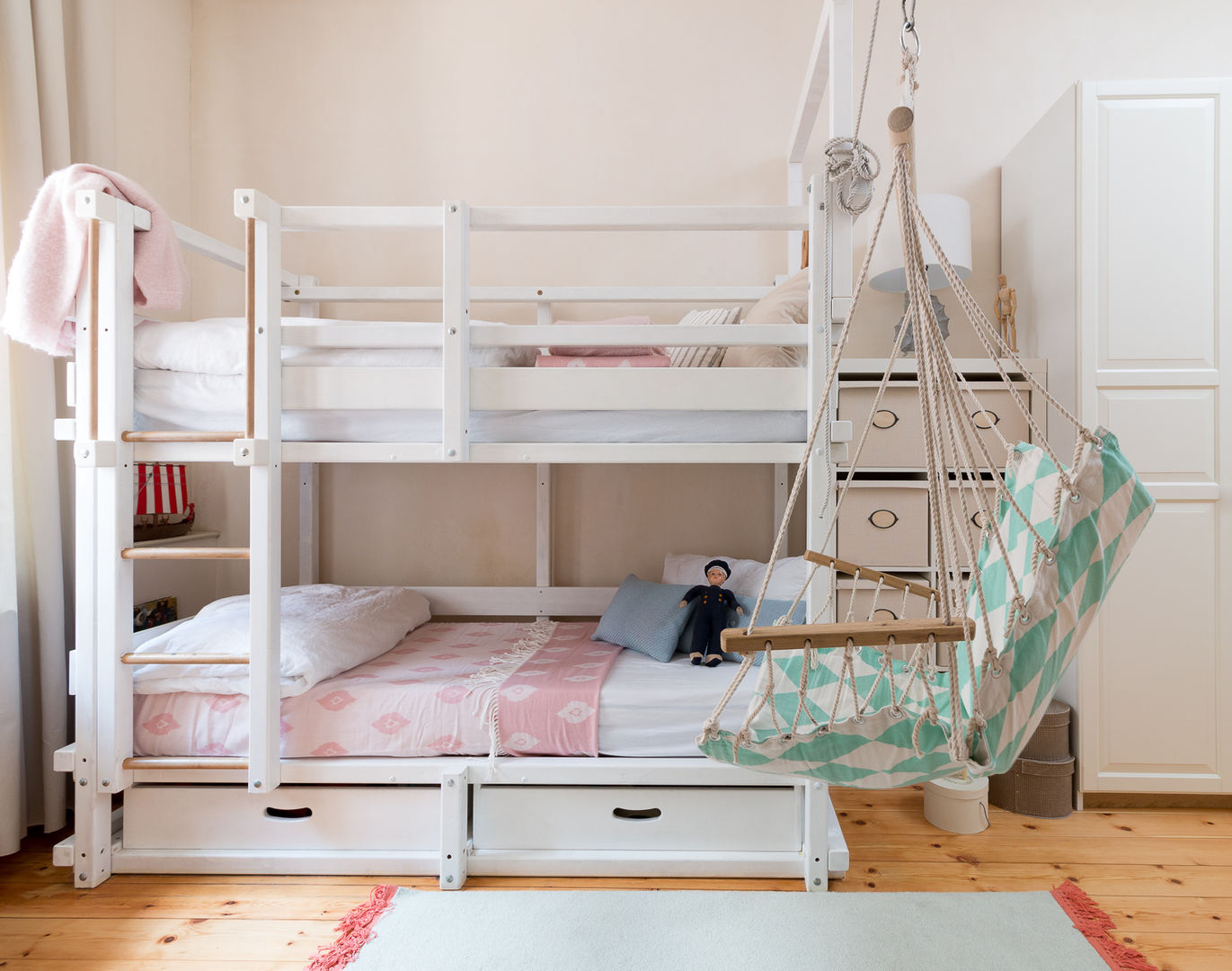 homify Scandinavian style nursery/kids room Wood Wood effect