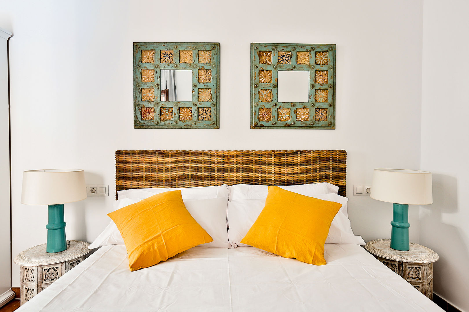 Edificio apartamentos turisticos Cordoba, StudioBMK StudioBMK Mediterranean style bedroom