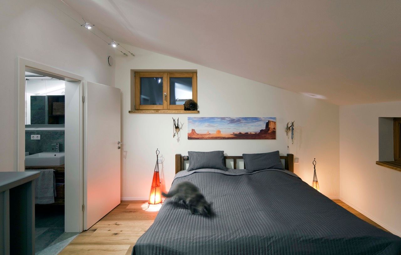 Harley Davidson zu Hause, w. raum Architektur + Innenarchitektur w. raum Architektur + Innenarchitektur Bedroom