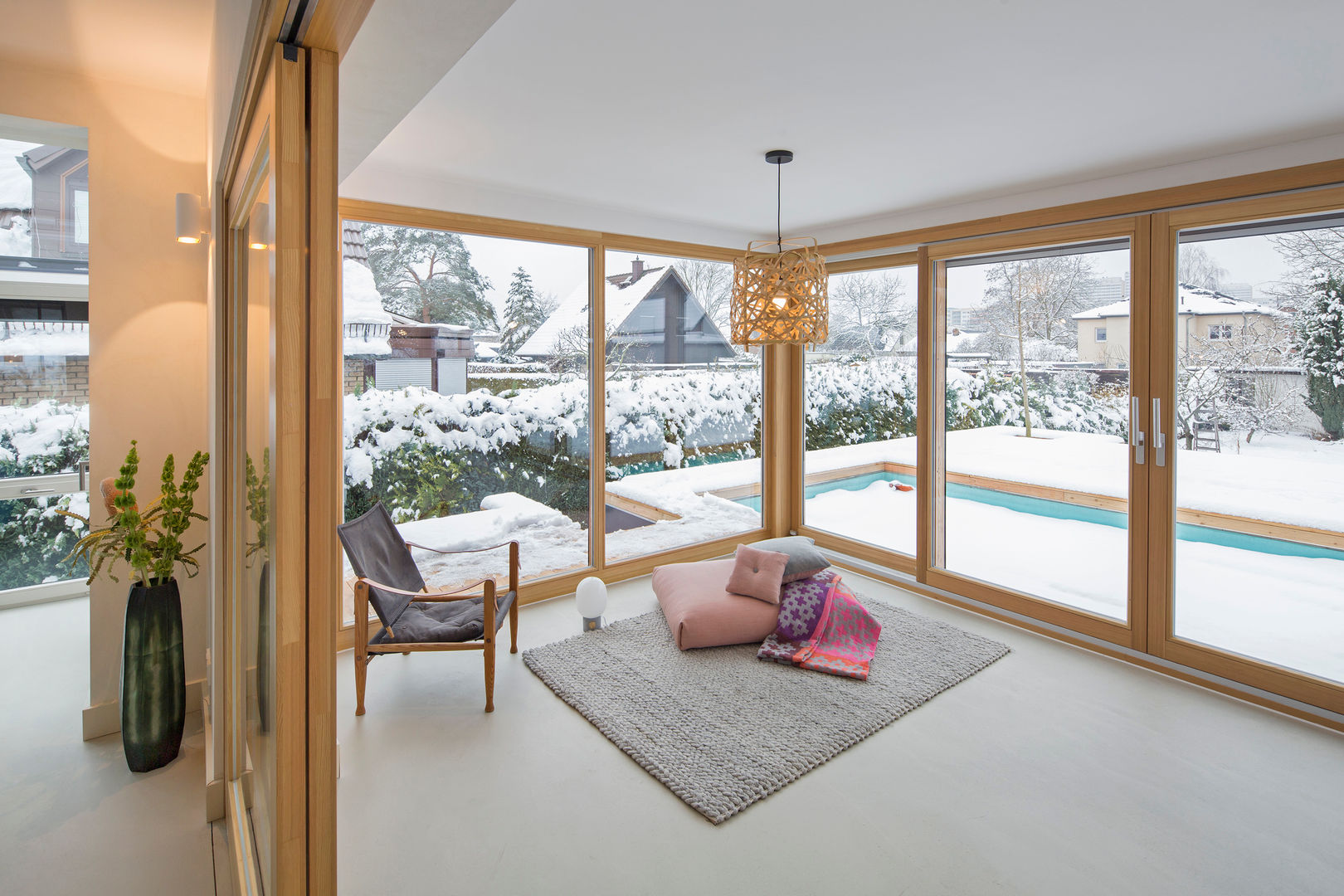 Wintergarten und Poolterrasse homify Moderner Wintergarten