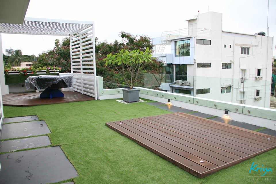 homify Modern balcony, veranda & terrace