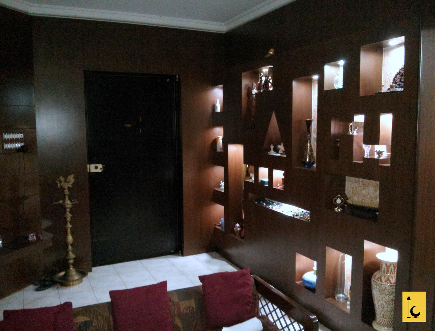 Mohitsham Greenwoods, Mangalore homify Modern living room Wood Wood effect Shelves