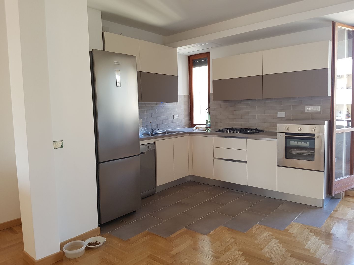 ROMA EUR - FRAZIONAMENTO DI ATTICO , Ristrutturi Facile Ristrutturi Facile Modern kitchen