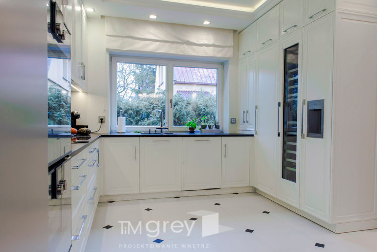 300m2 of classic elegance., TiM Grey Interior Design TiM Grey Interior Design Кухня в классическом стиле
