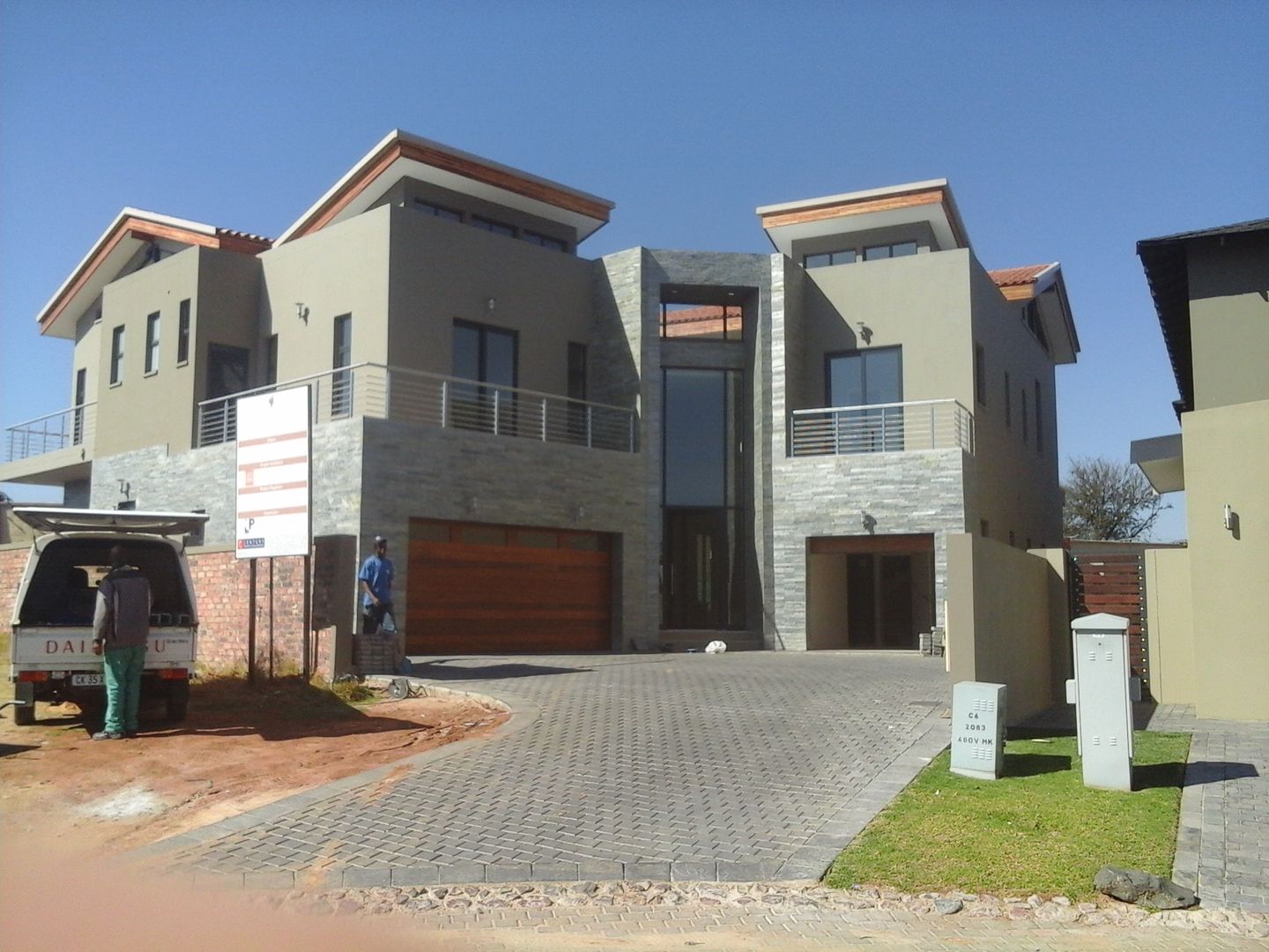 House in Waterfall Country Village, Essar Design Essar Design Rustieke huizen