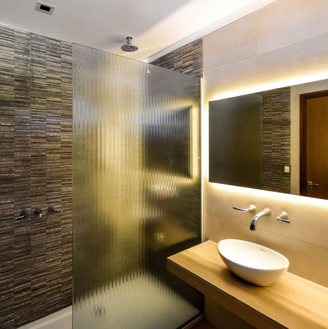 Casa en Rumencó, id:arq id:arq Modern bathroom