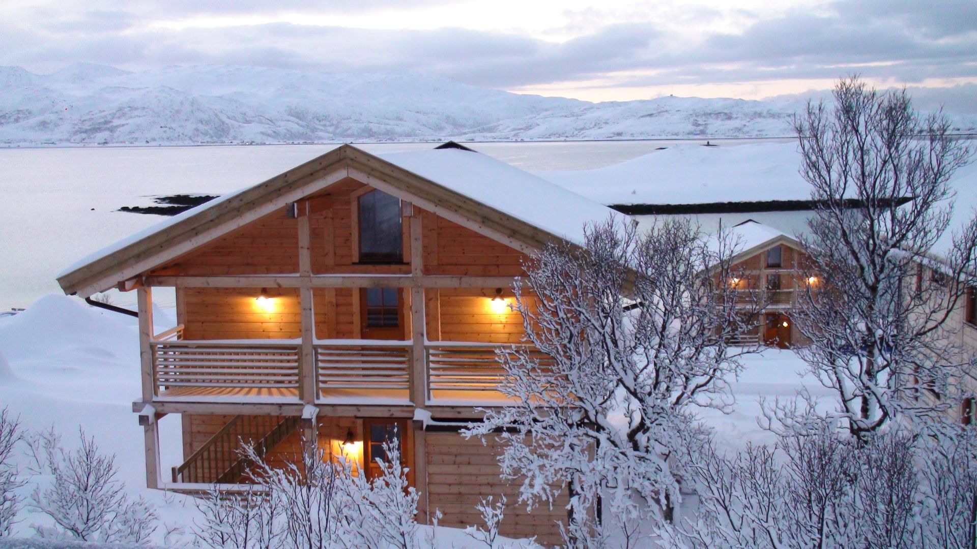 Tromsø Fachwerk Holzhaus Resort, Finnscania Blockhausfabrik Finnscania Blockhausfabrik Espacios comerciales Madera Acabado en madera Hoteles