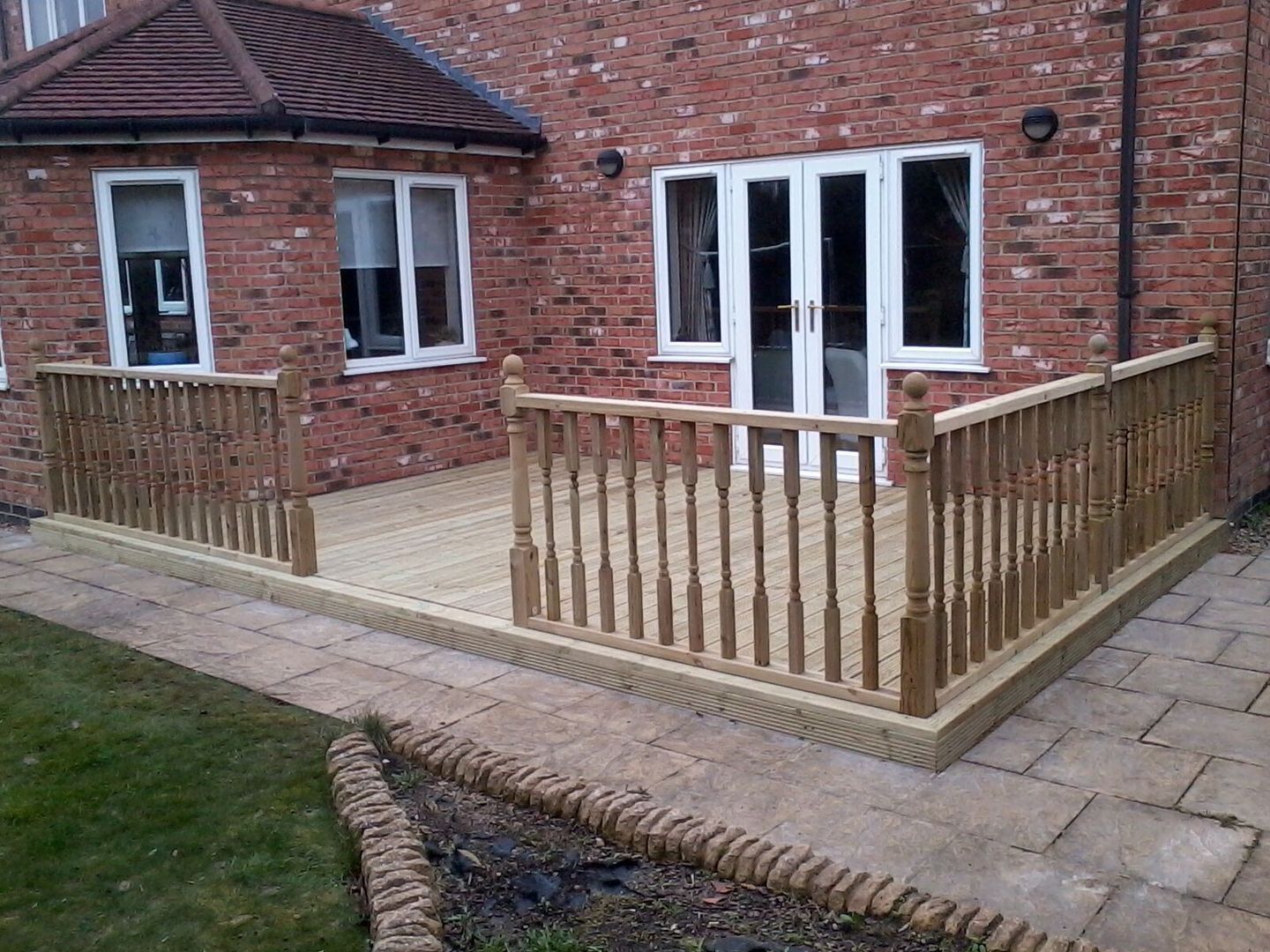 Home Decking N J Pacey Landscaping Jardines de estilo clásico decking,garden,back garden